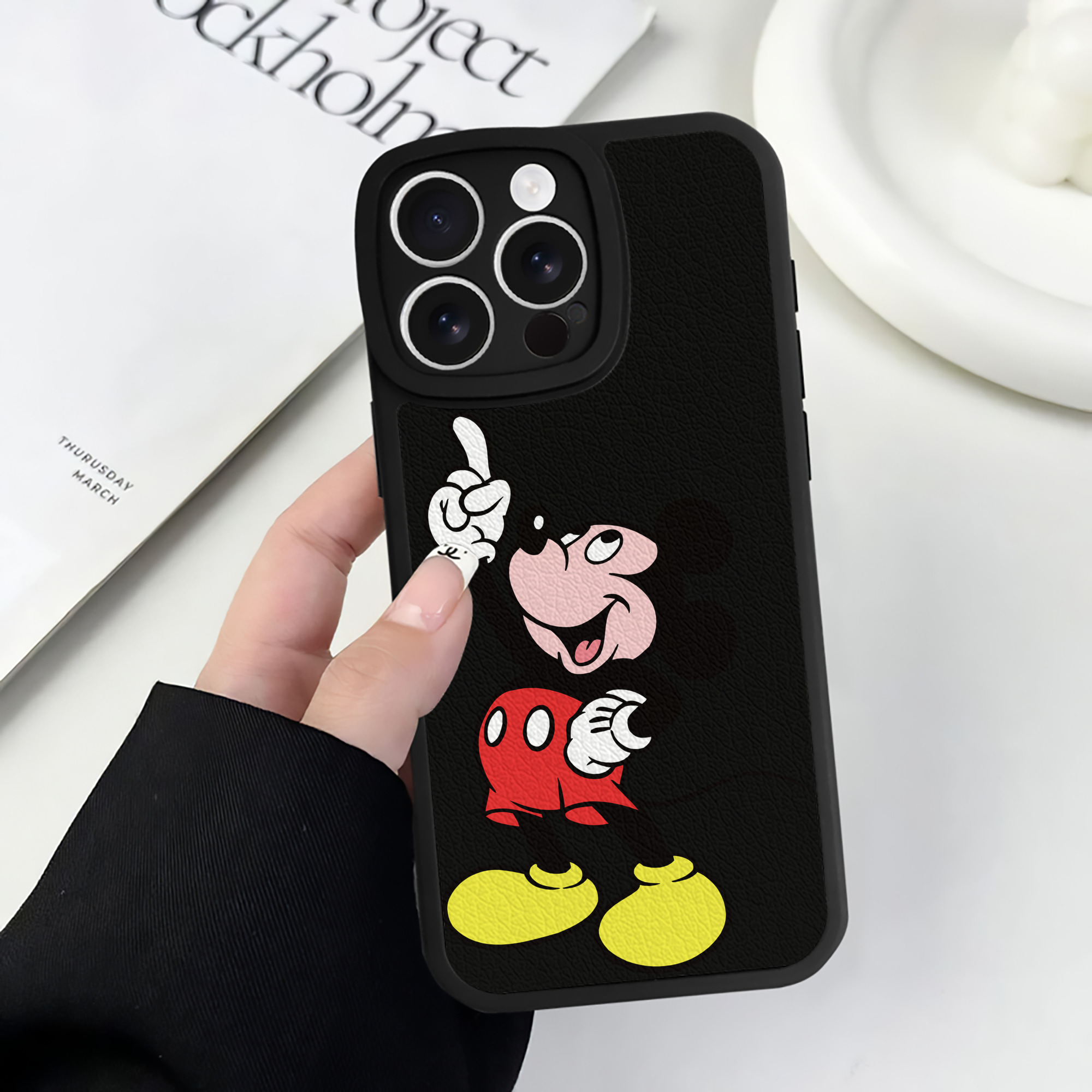（画像用） ミッキーマウス Mickey Mouse 【iPhone 16シリーズ対応】シリコンスマホケース（レザー調） 材質：シリコン